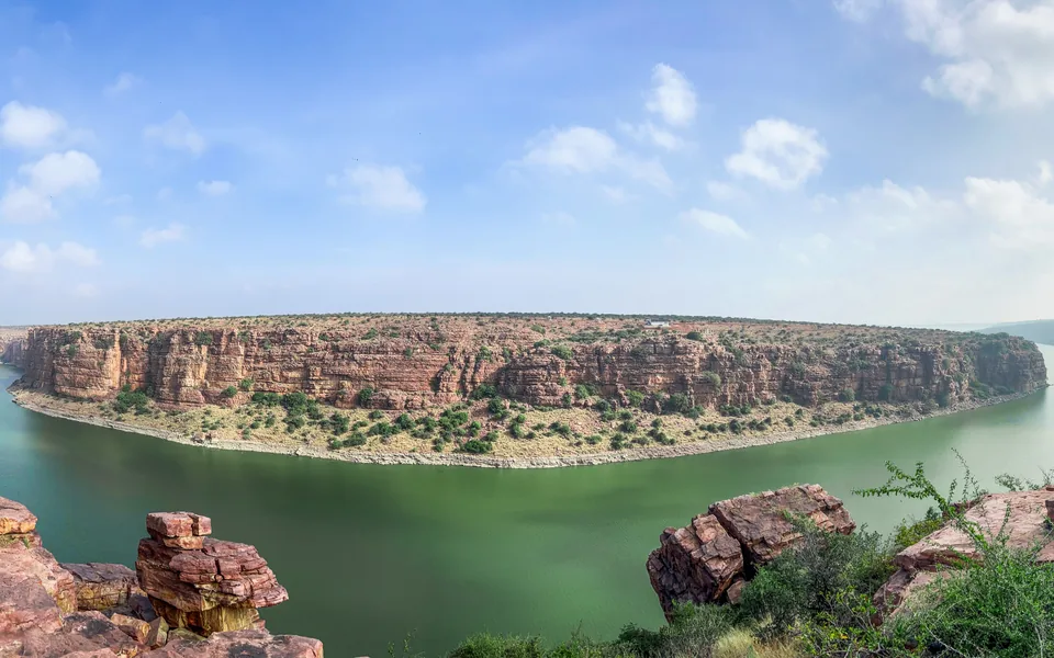 The Penna river winding between Gandikota’s rocky canyon walls.